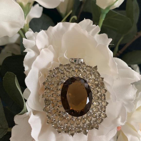 Gorgeous Large Faceted Dark & Light Smokey Topaz - Picture 2 of 5